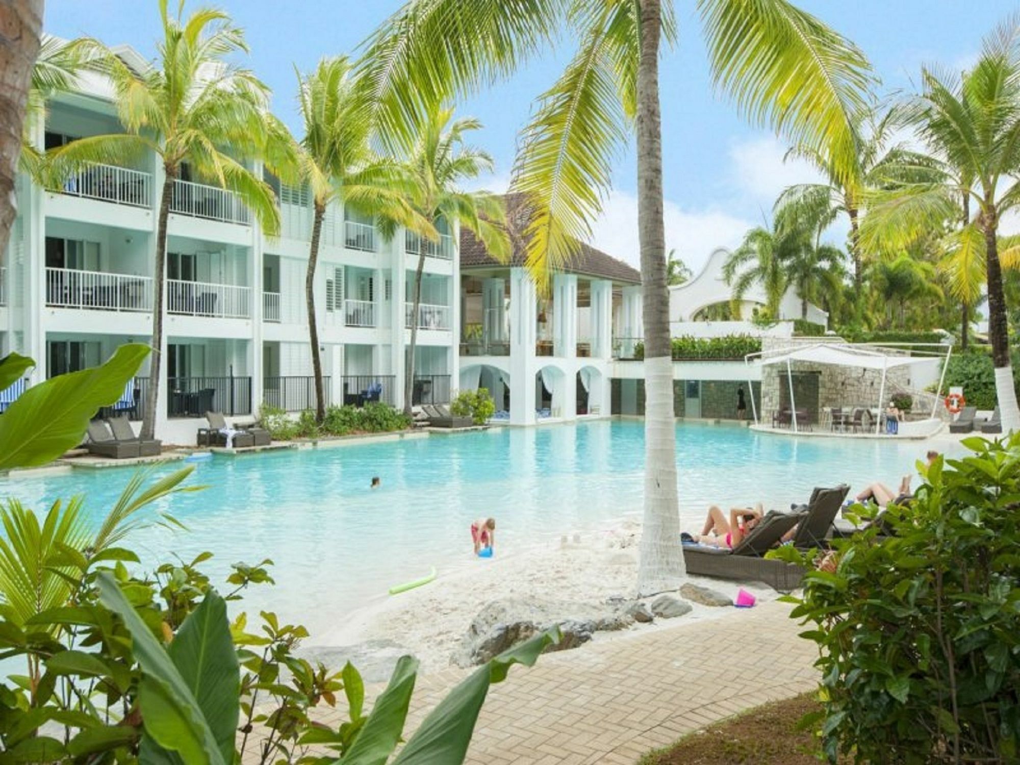 Beach Club Port Douglas Luxury Apartments מראה חיצוני תמונה